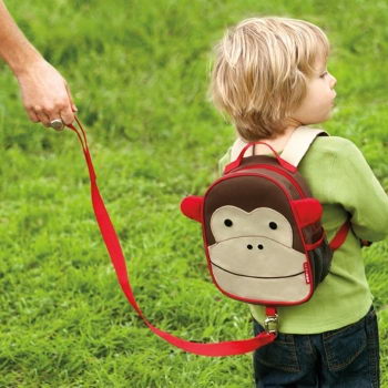 Мини-рюкзак с поводком безопасности skip hop zoo let harness